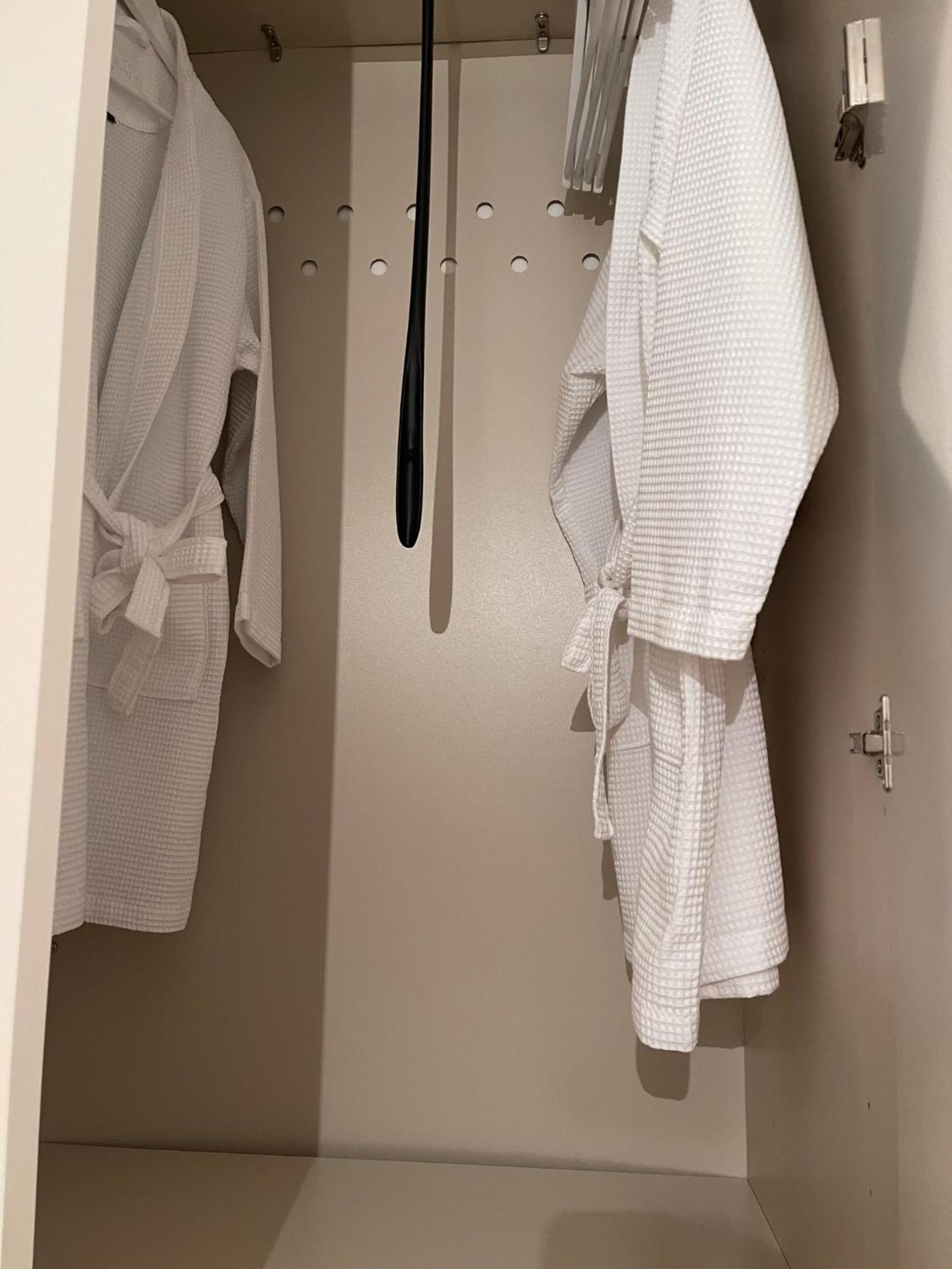 Apartment Bk *